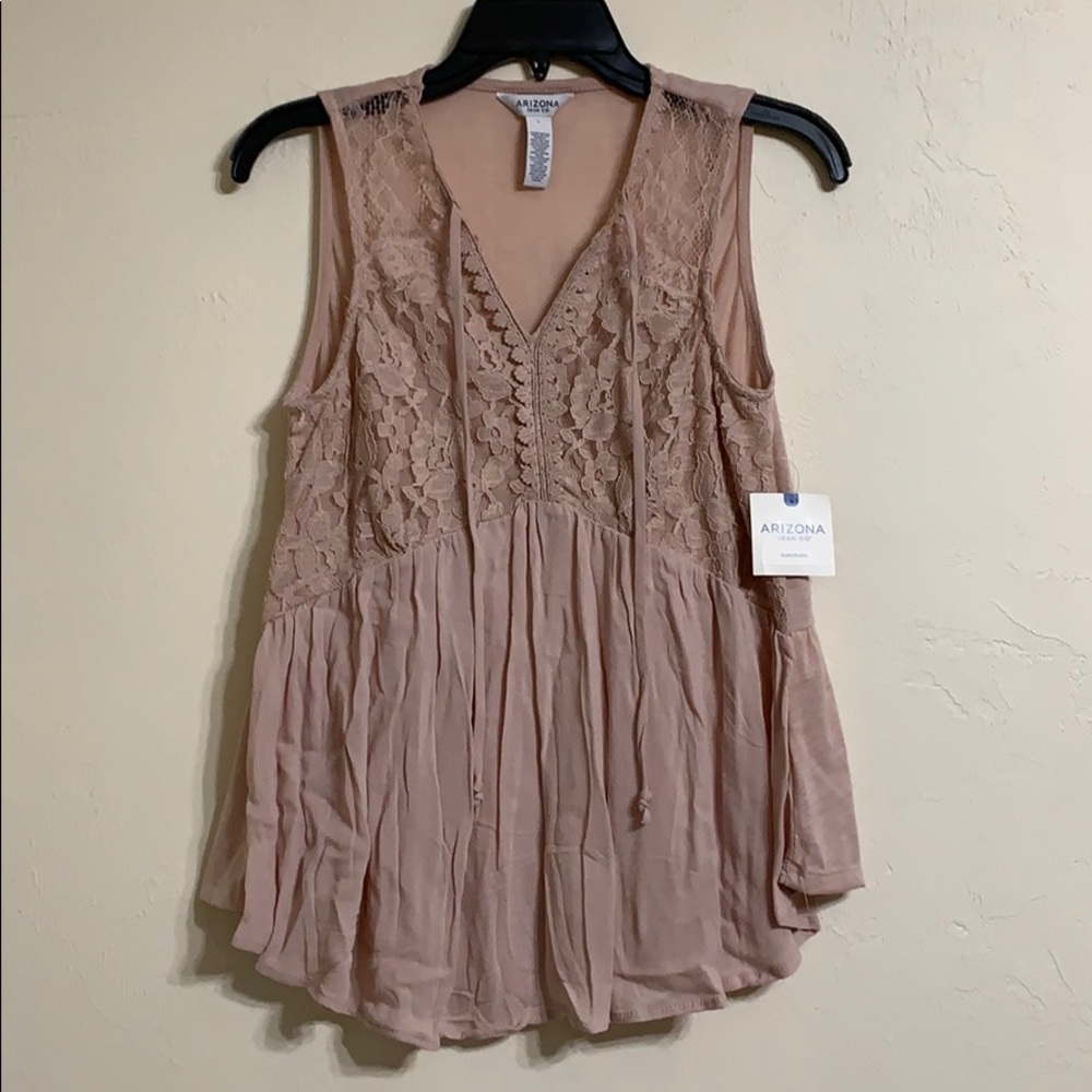 A sleeveless shirt.
